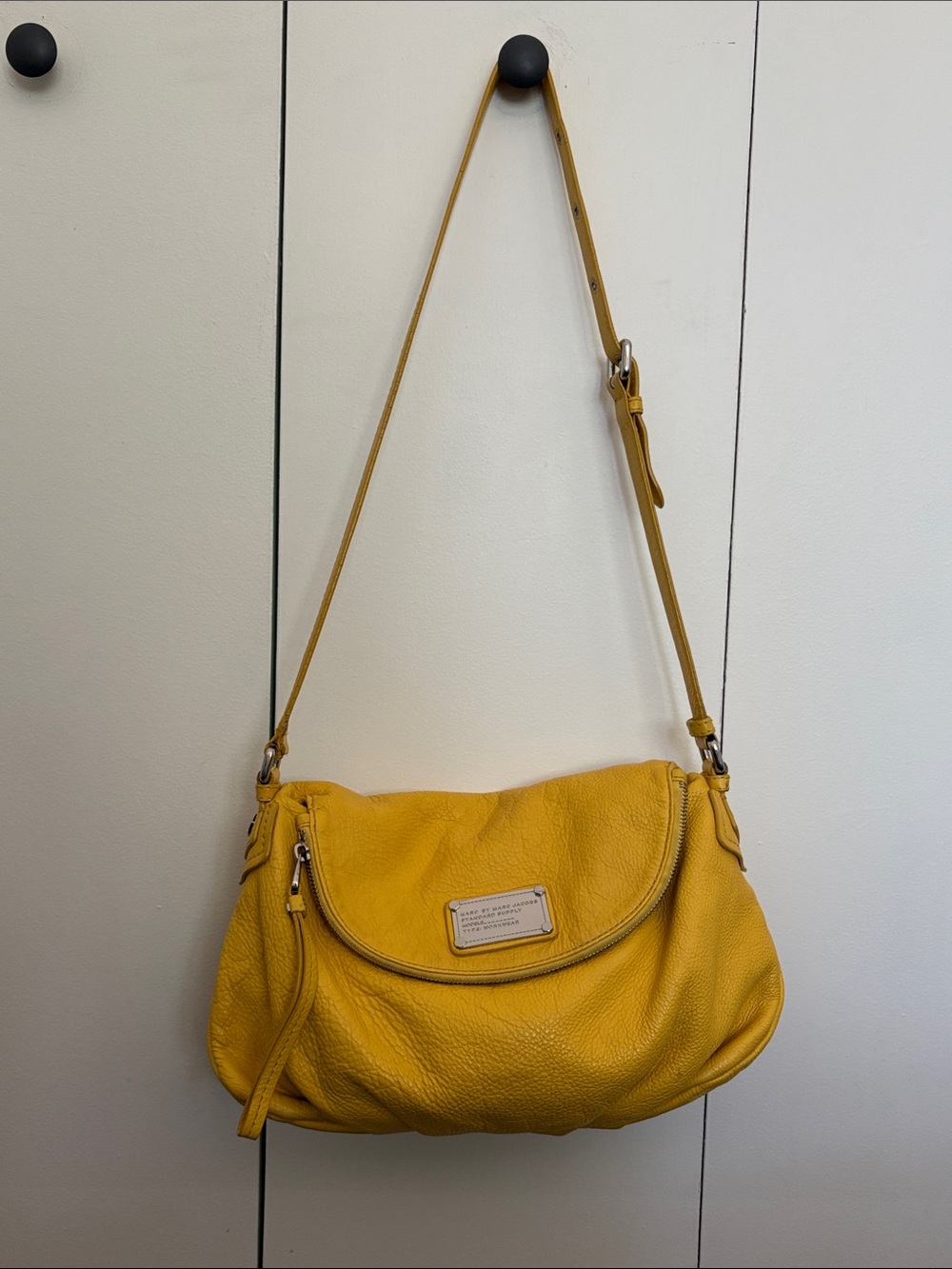 Marc by Marc Jacobs Yellow Pebbled Leather Shoulder Bag with Logo Interior - Picture 3 of 8